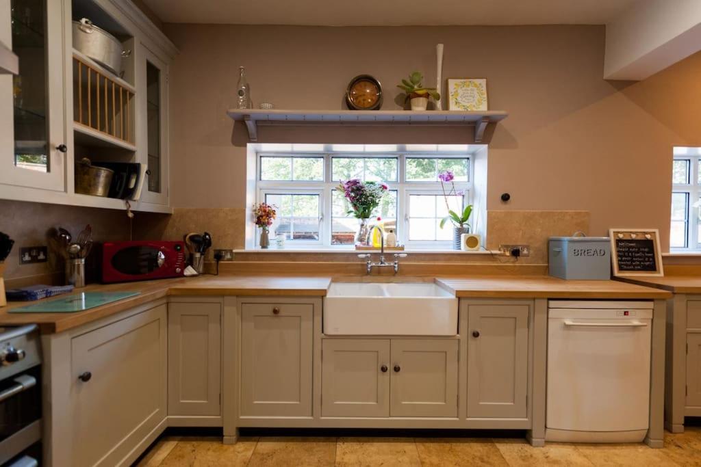Firs Sleeps 15 Stunning Country House With Hot Tub Sudbourne Luaran gambar
