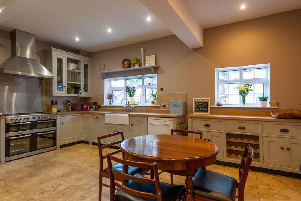 Firs Sleeps 15 Stunning Country House With Hot Tub Sudbourne Luaran gambar